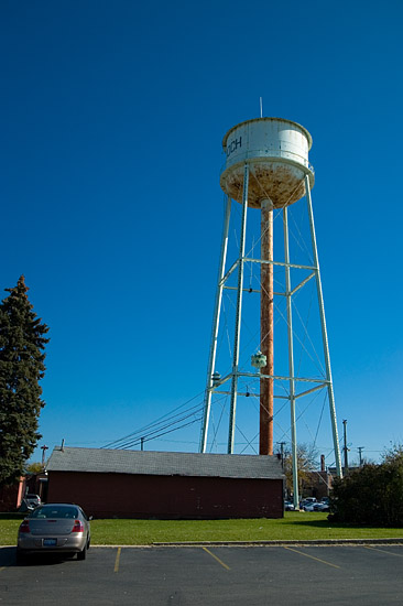 20061025201608_burbs-watertower.jpg